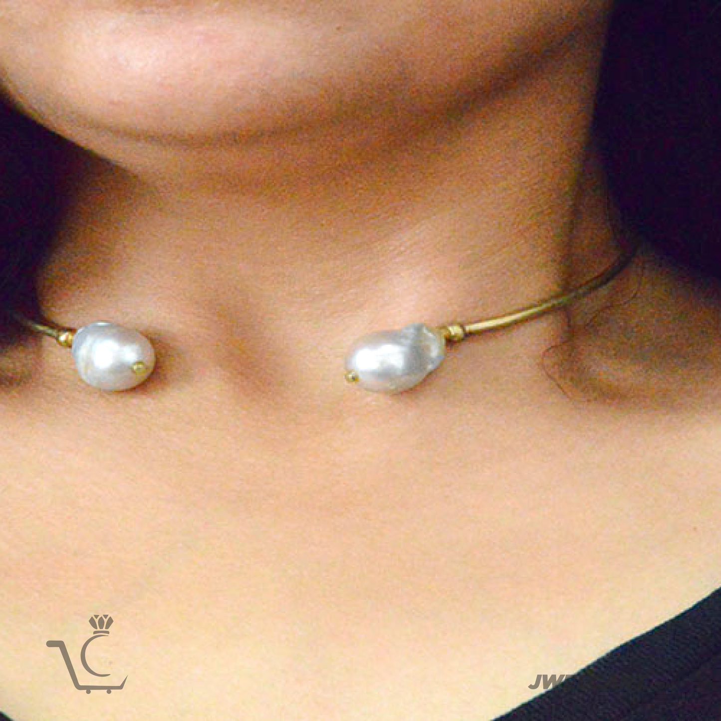 women wearing pearl choker necklace